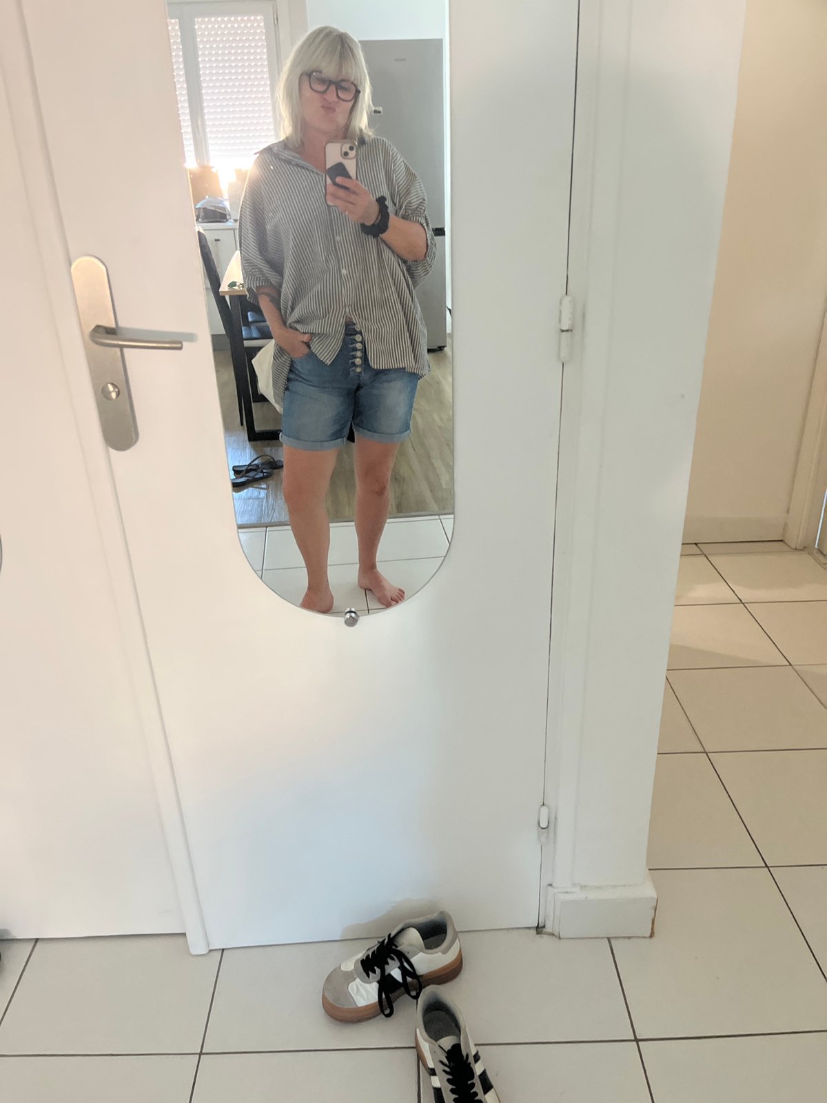 Cannes apartment afternoon: selfies and a resting Pomeranian