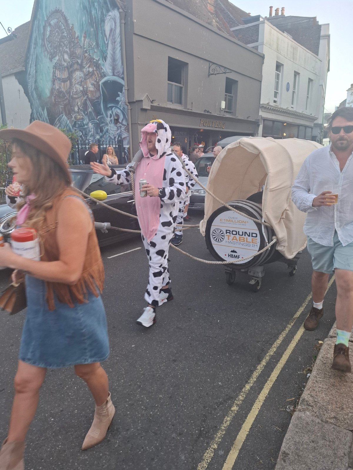 Costumed parade through St Leonards streets, Round Table event