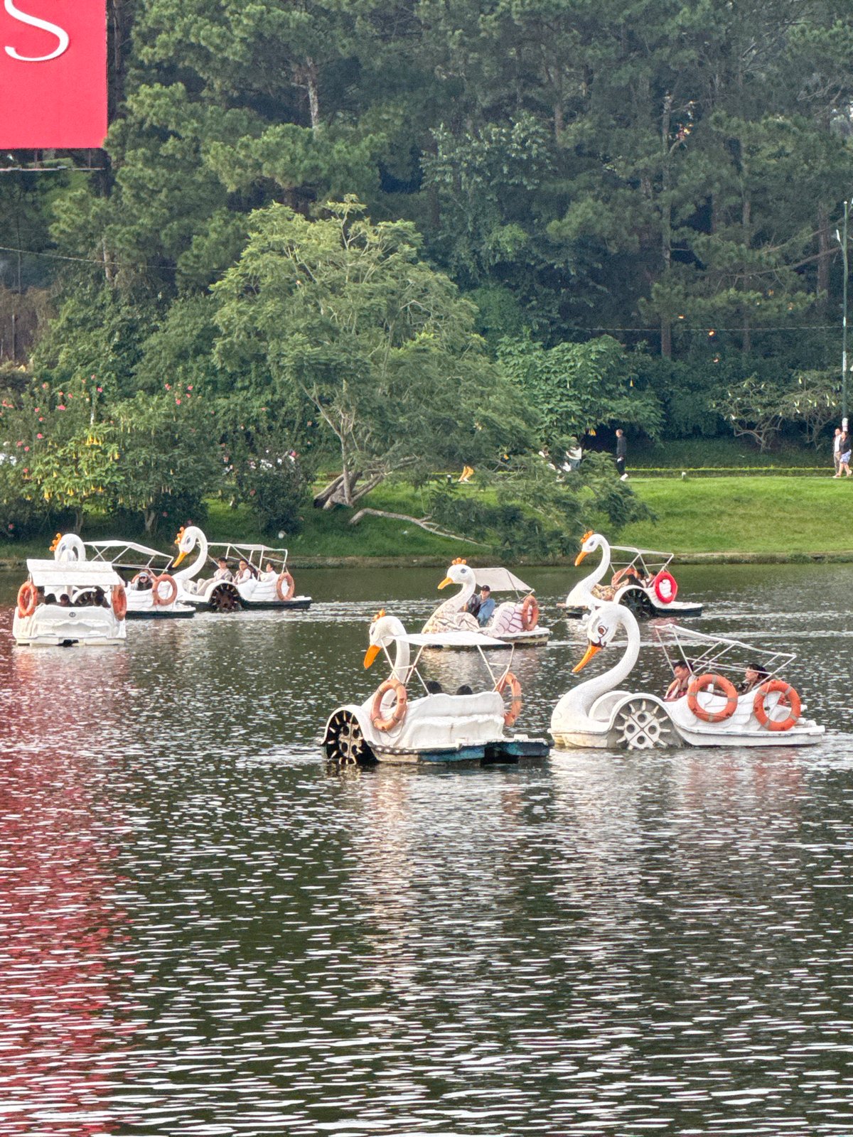 Morning at Xuan Huong Lake, Da Lat's busy tourist waterfront