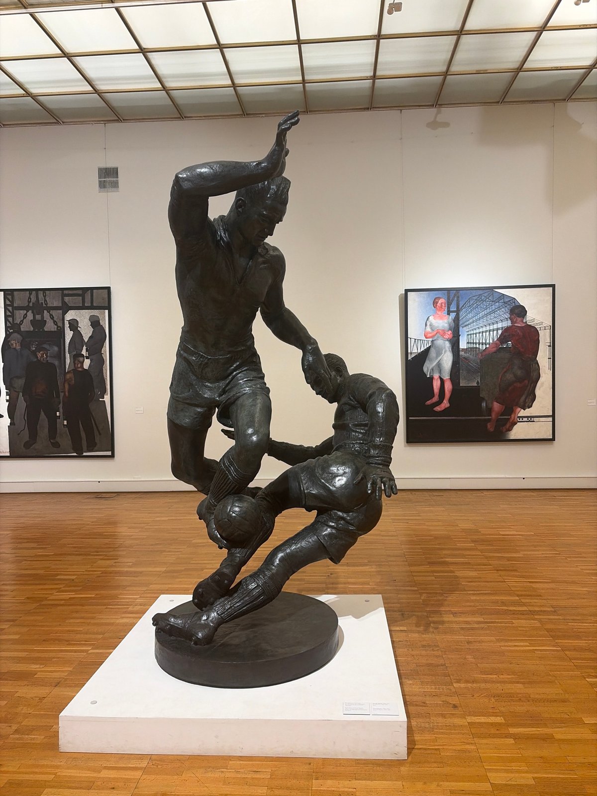 Browsing a wide-ranging Moscow art gallery collection