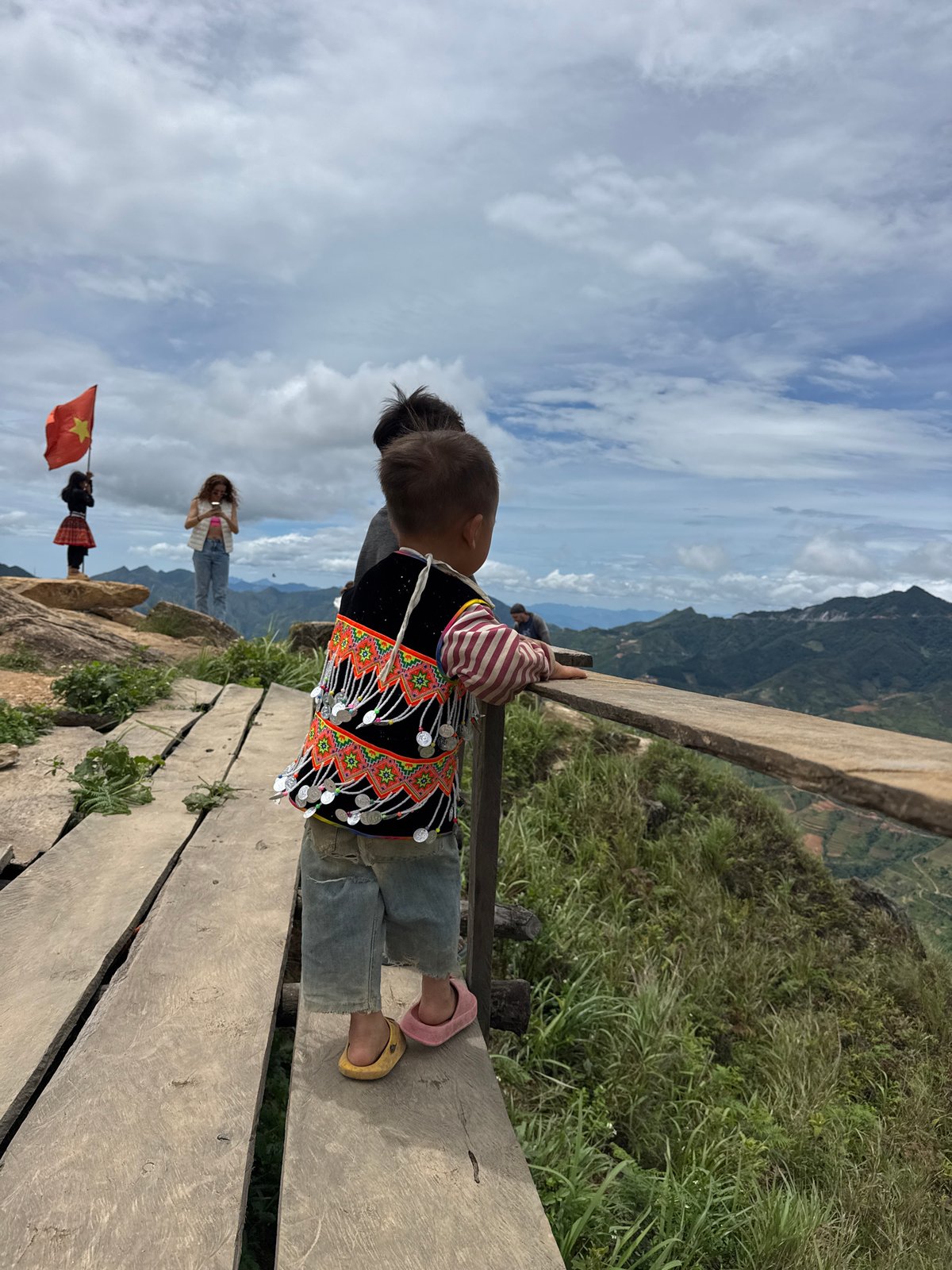 Early morning visitors gather at Ta Xua mountain viewpoint