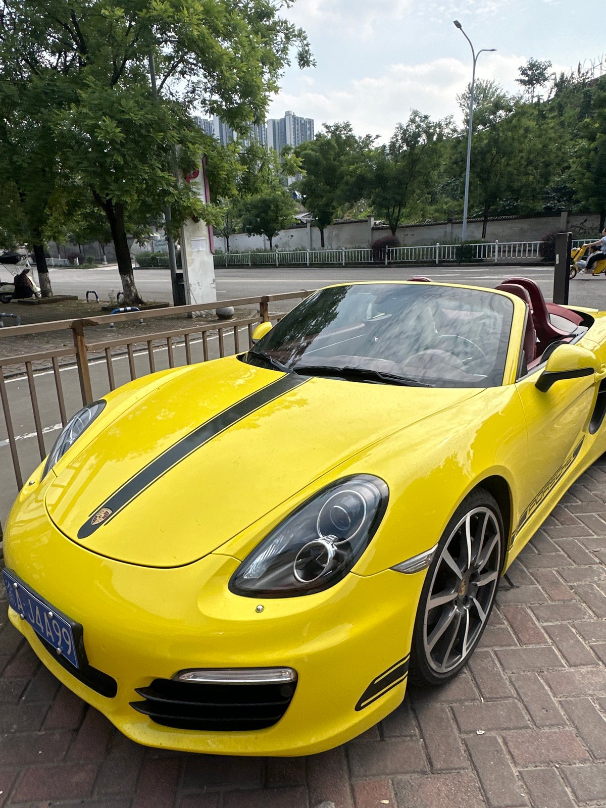 Luxury sports cars spotted at service facilities in Chongqing