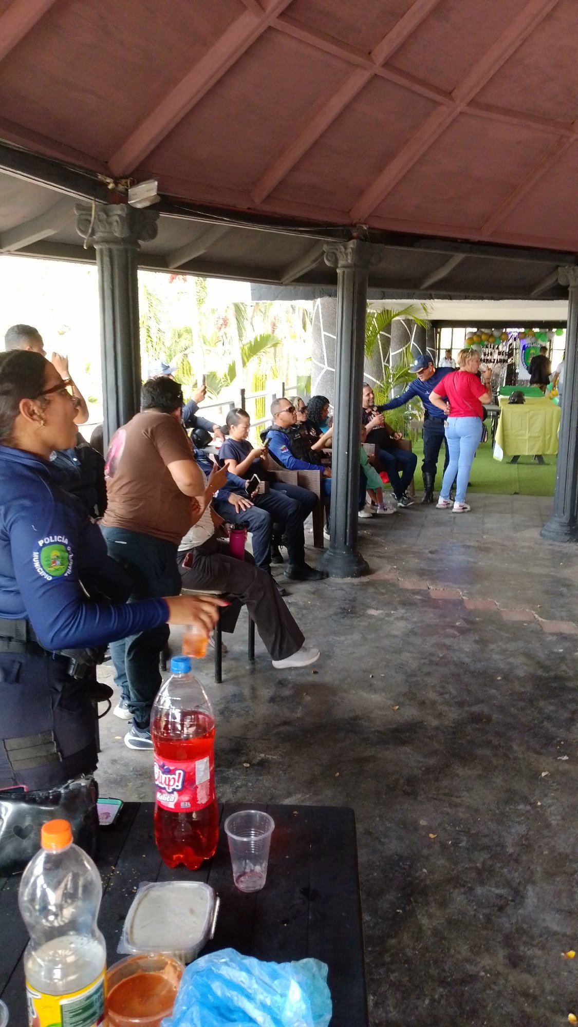 Police and civilians gather at DJ event in Tinaquillo