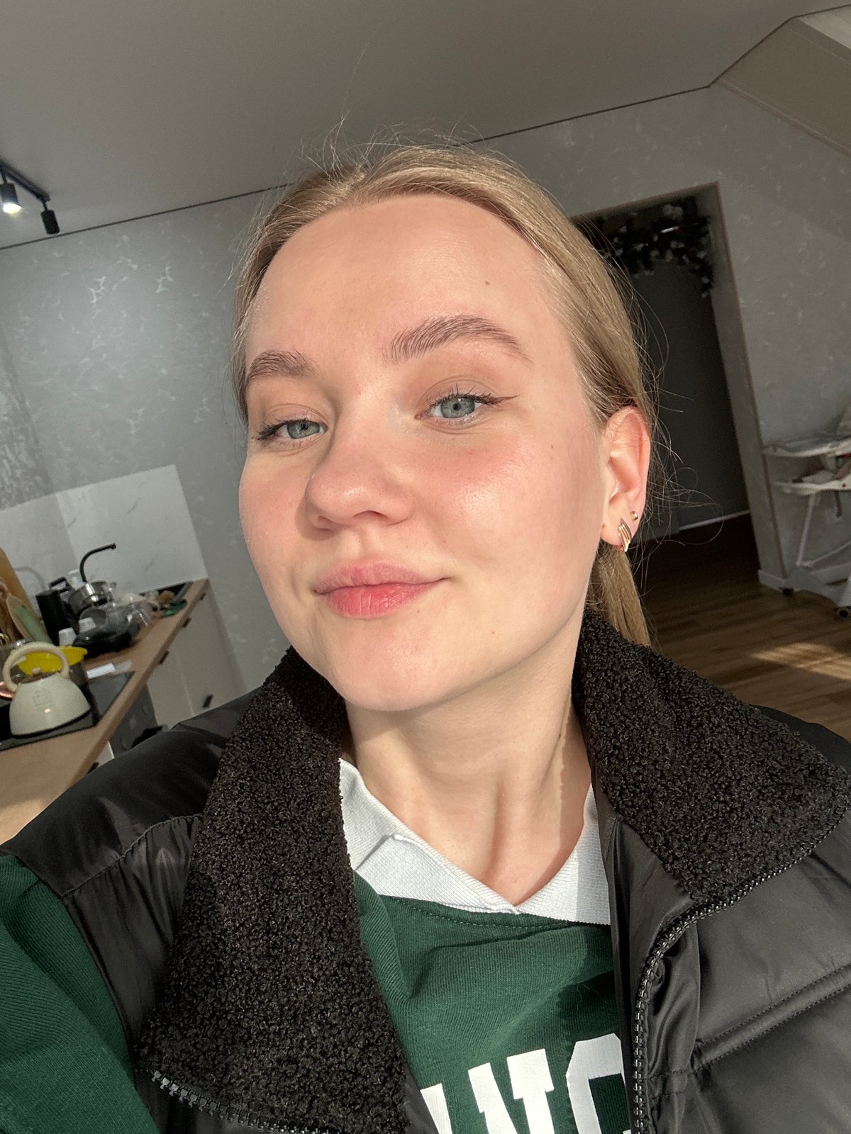 Casual selfies and cat photos captured in Chaikovsky apartment