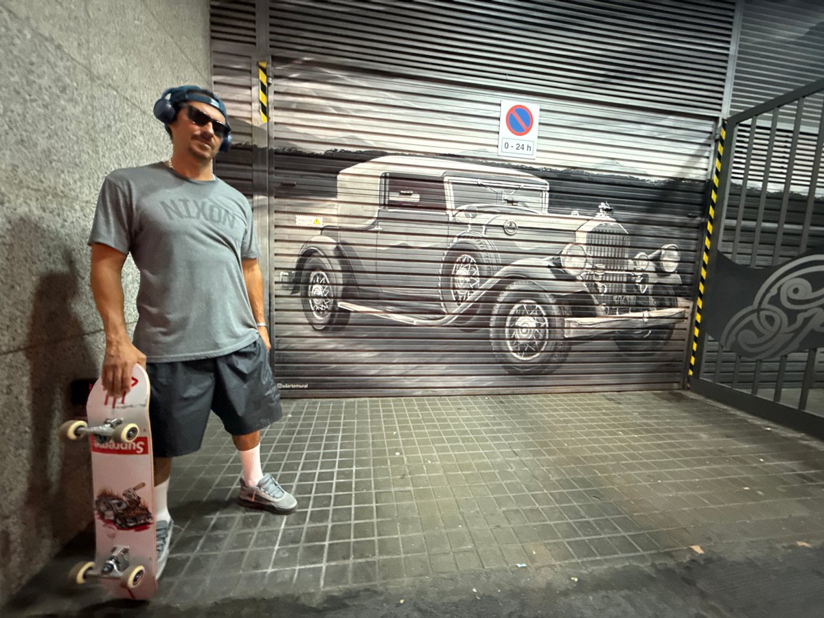 Afternoon in Barcelona: street murals, skateboards, and a dog in a fountain