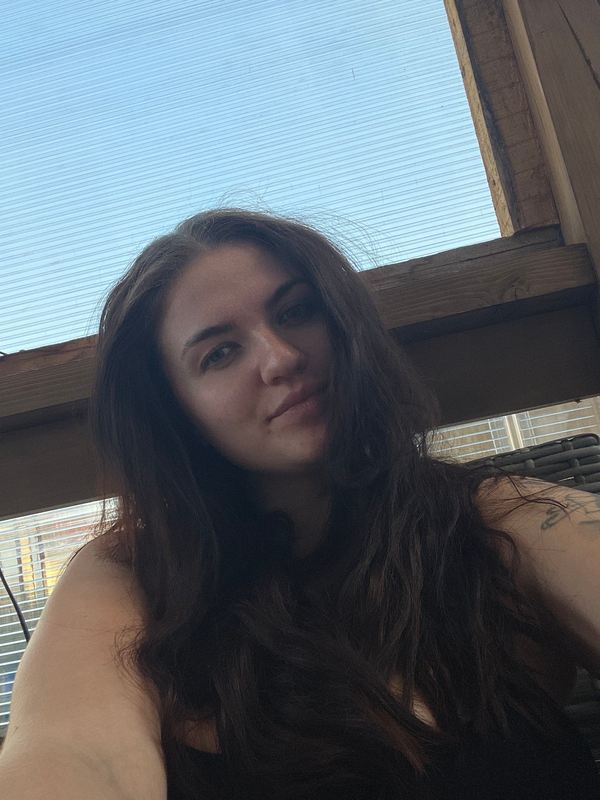Casual outdoor picnic moments captured at Russian deck space
