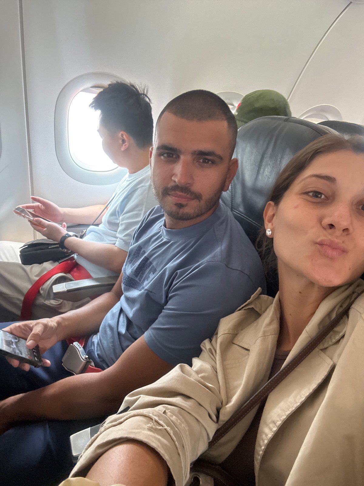 Passengers document routine travel experience at Đà Nẵng Airport