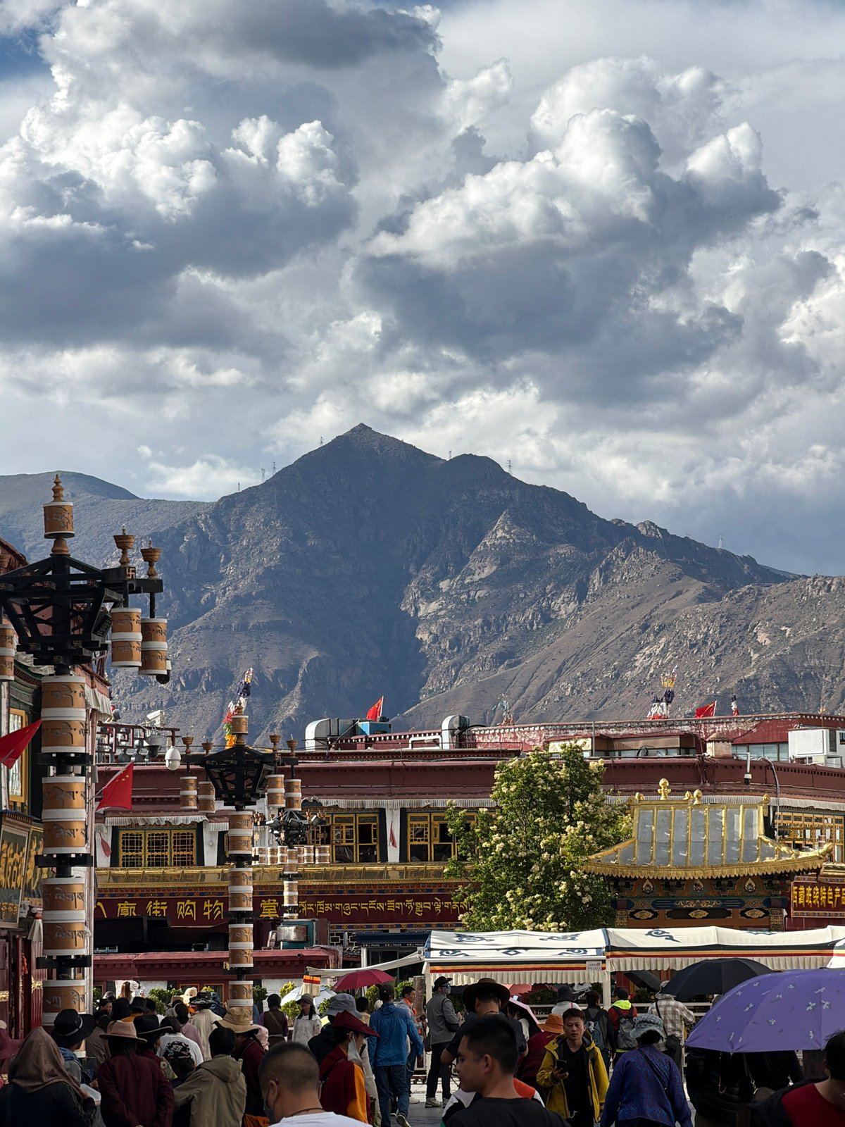 Morning tourist activity documented at Potala Palace complex in Lhasa