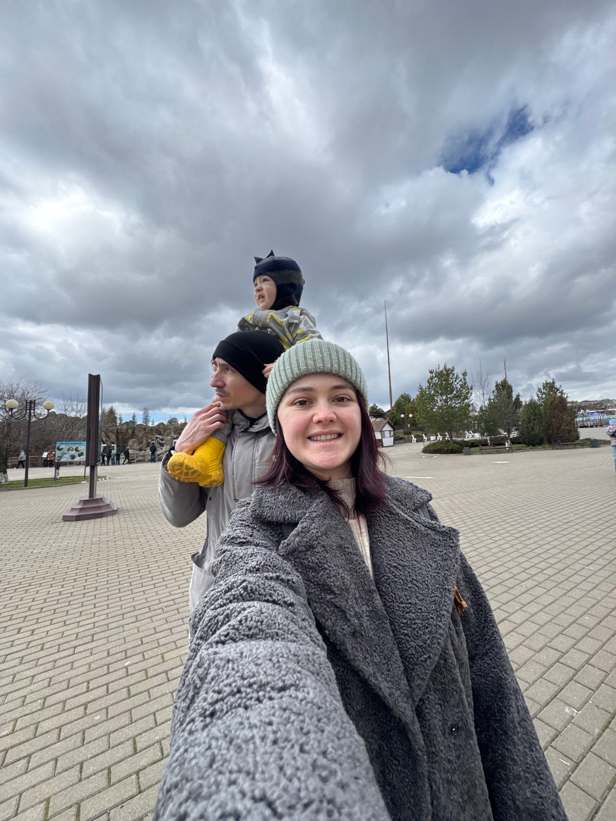 Family visits Izhevsk Zoo, views canid exhibit Sunday morning