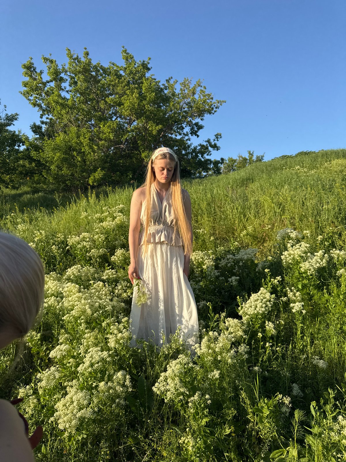 Rural photo shoot captures blonde model in Russian countryside