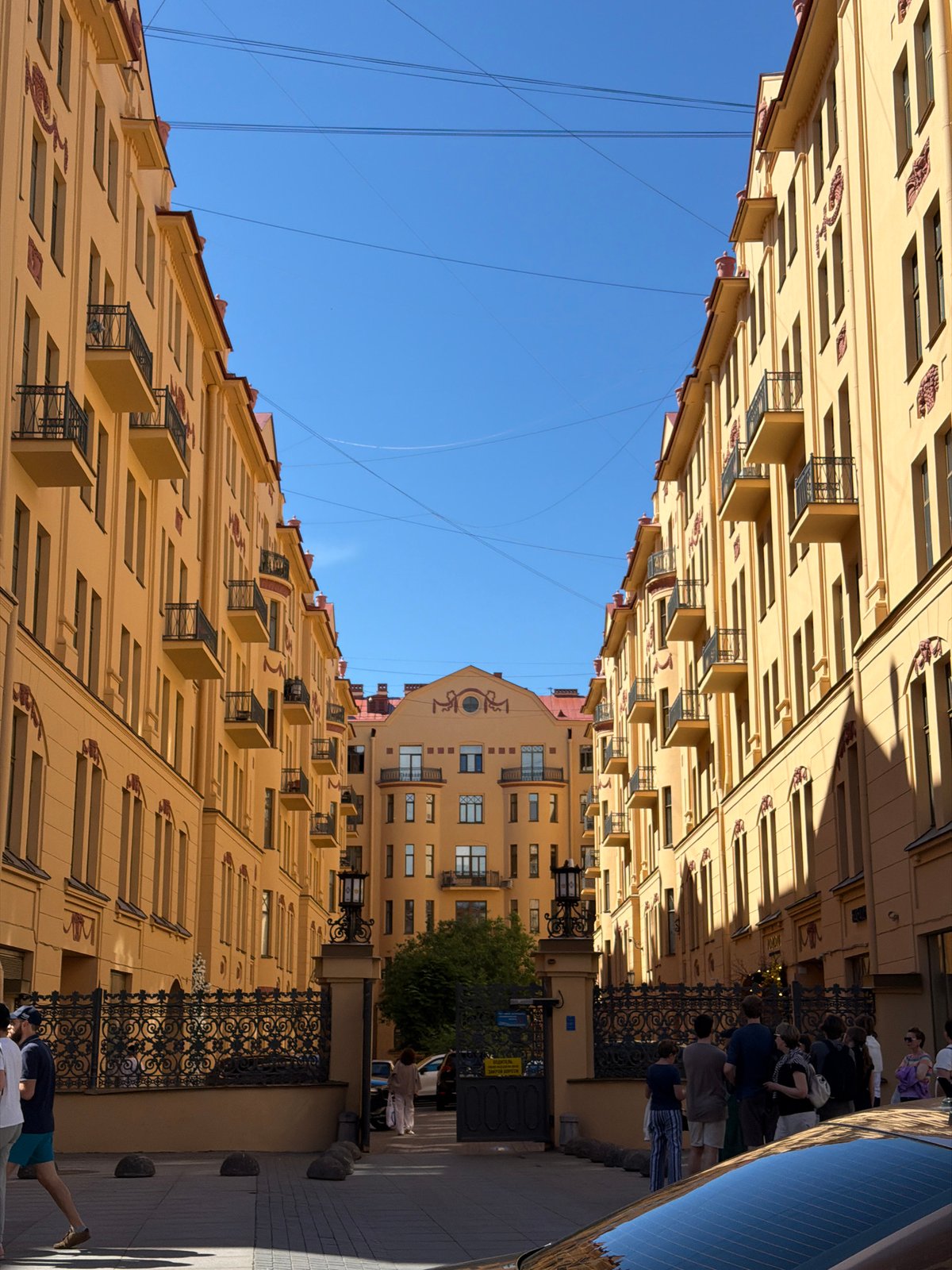 Morning walkabout captures historic Saint Petersburg streetlife and architecture