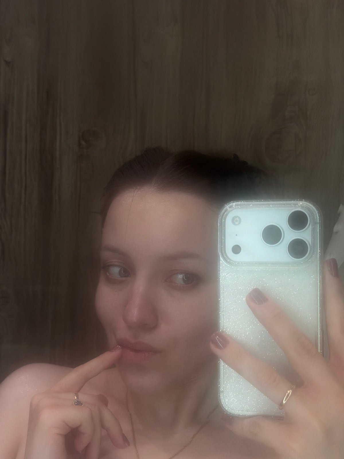 Woman documents evening bath routine with selfies in Reshetnikovo