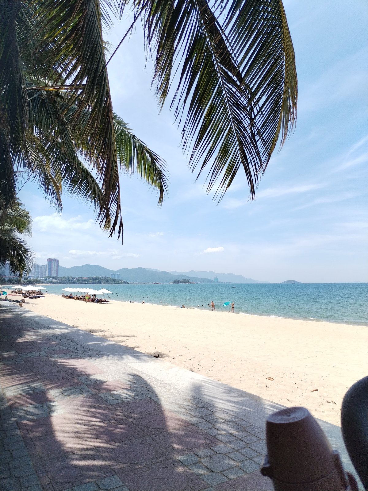 Morning beach scenes captured in Nha Trang Ward, Vietnam