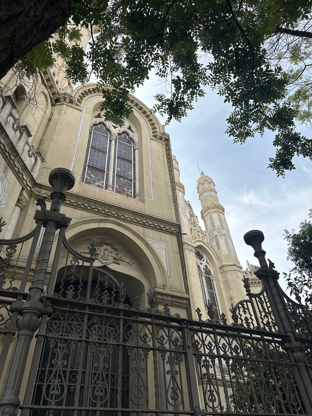 Tourist captures Madrid landmarks in 4-minute architectural tour