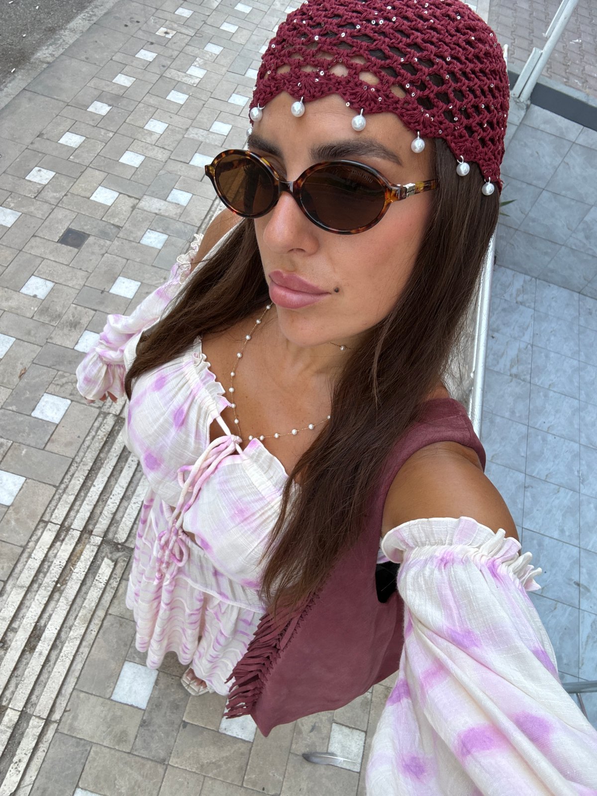Styled selfie moment in Antalya with pearls and crochet