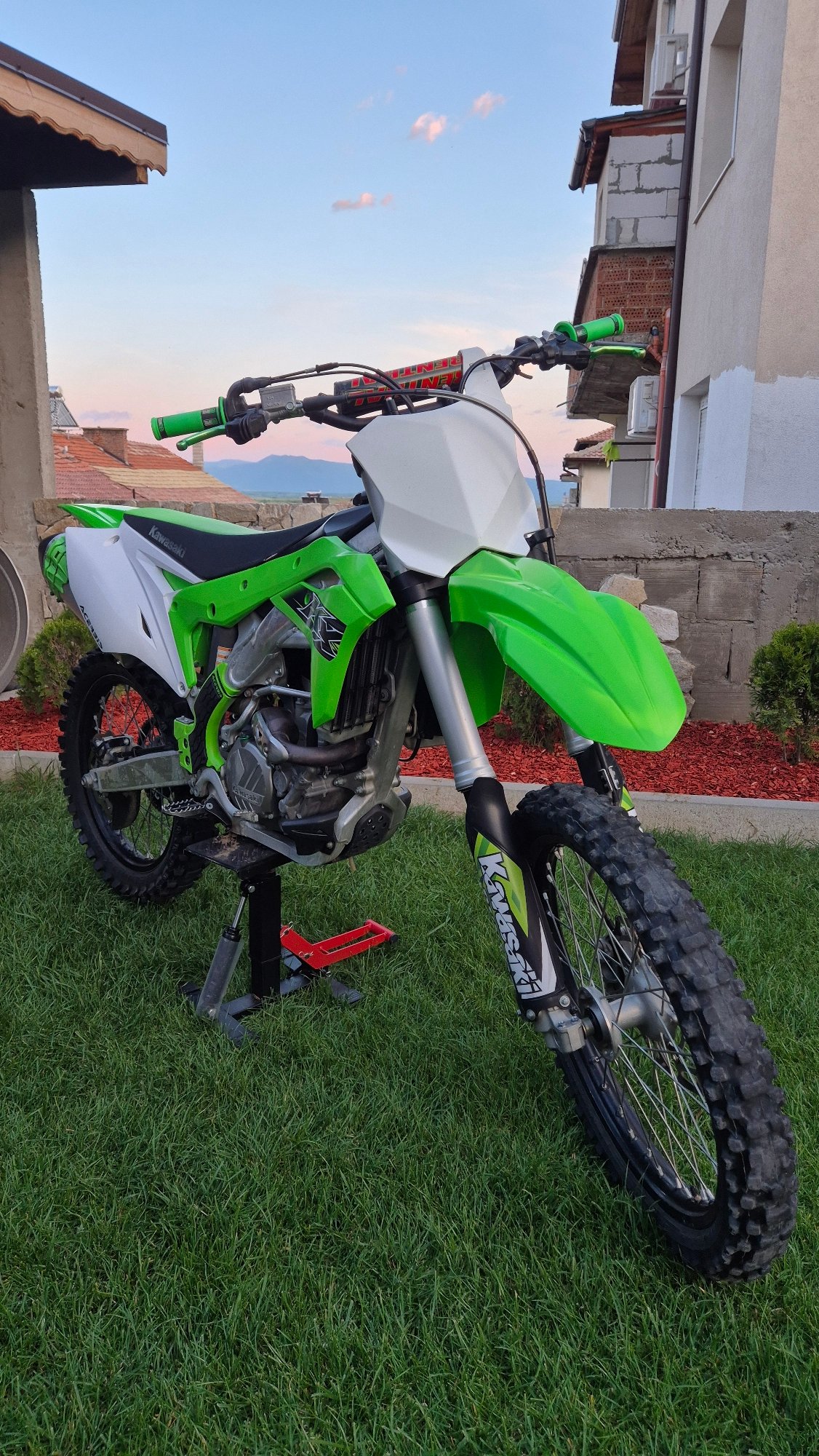 Dirt bike and smartwatch spotted in Sandanski yard