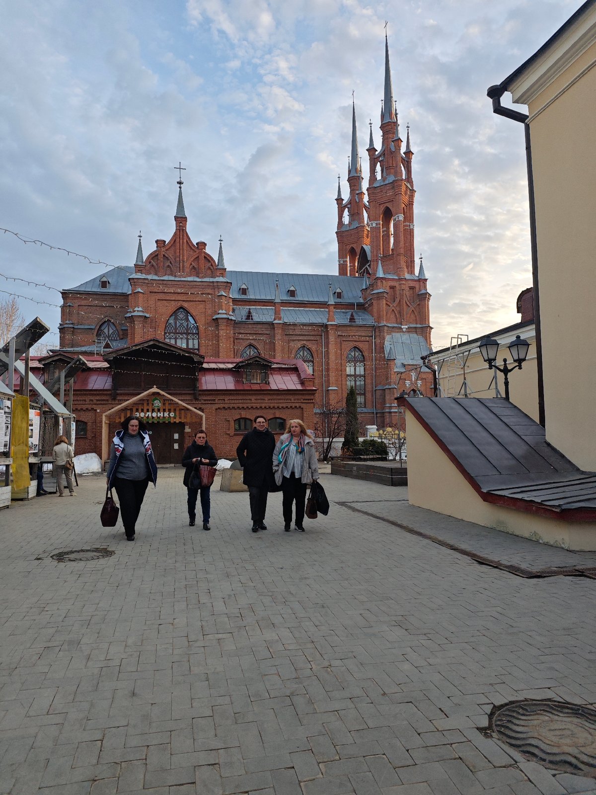 Tourist documentation of historic monuments in central Samara