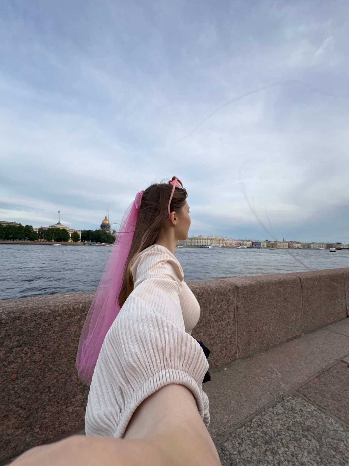 Bachelorette celebration cruises the Neva, ends at lit-up venue