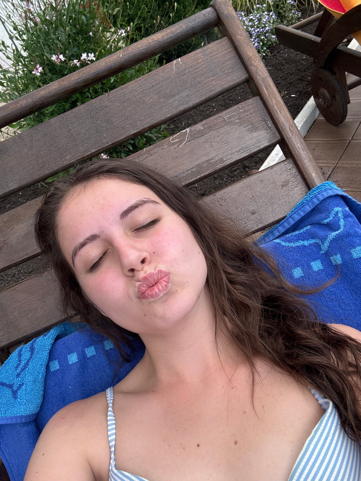 Sunday pool day in Bulgarovo with swimming and lounging