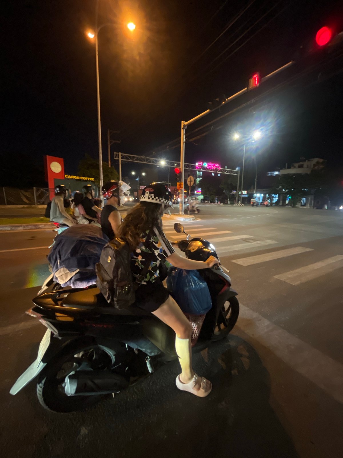 Night market vendors sell fresh produce in Đà Nẵng