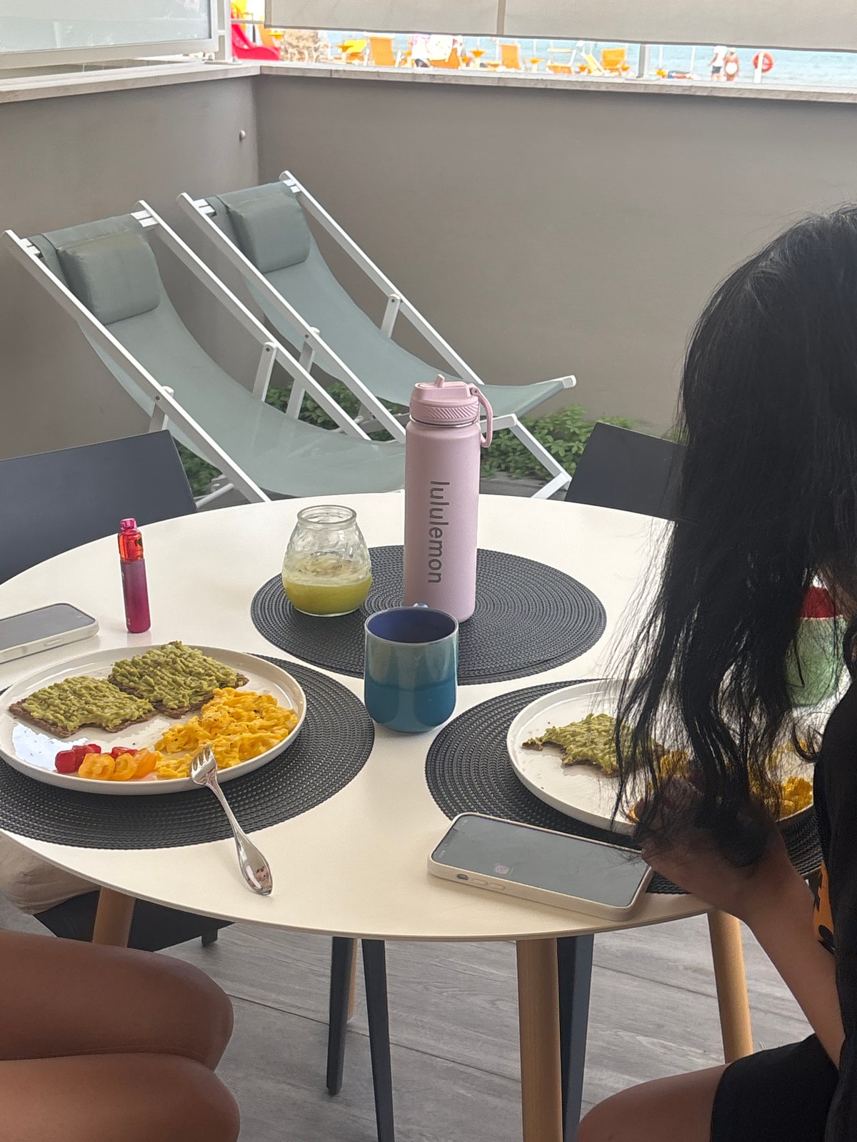 Balcony breakfast with coastal views in Cupra Marittima