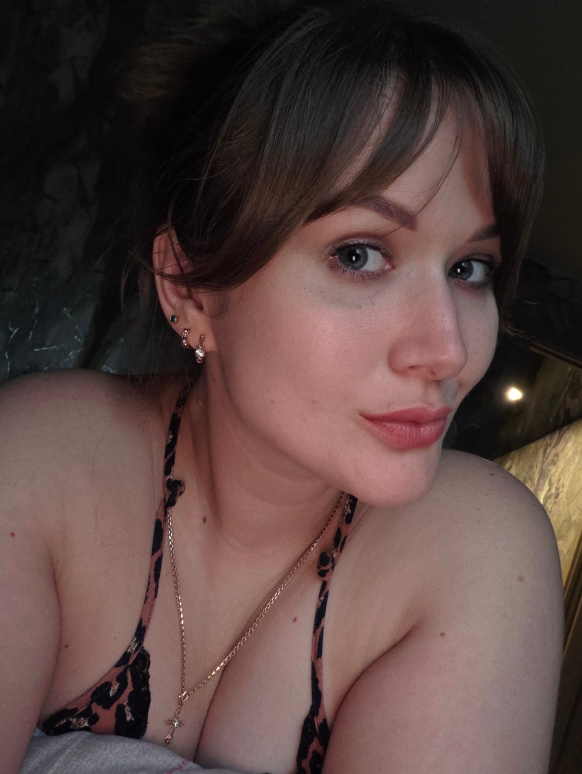 Golden hour selfies and street scenes in Chaikovsky, Russia