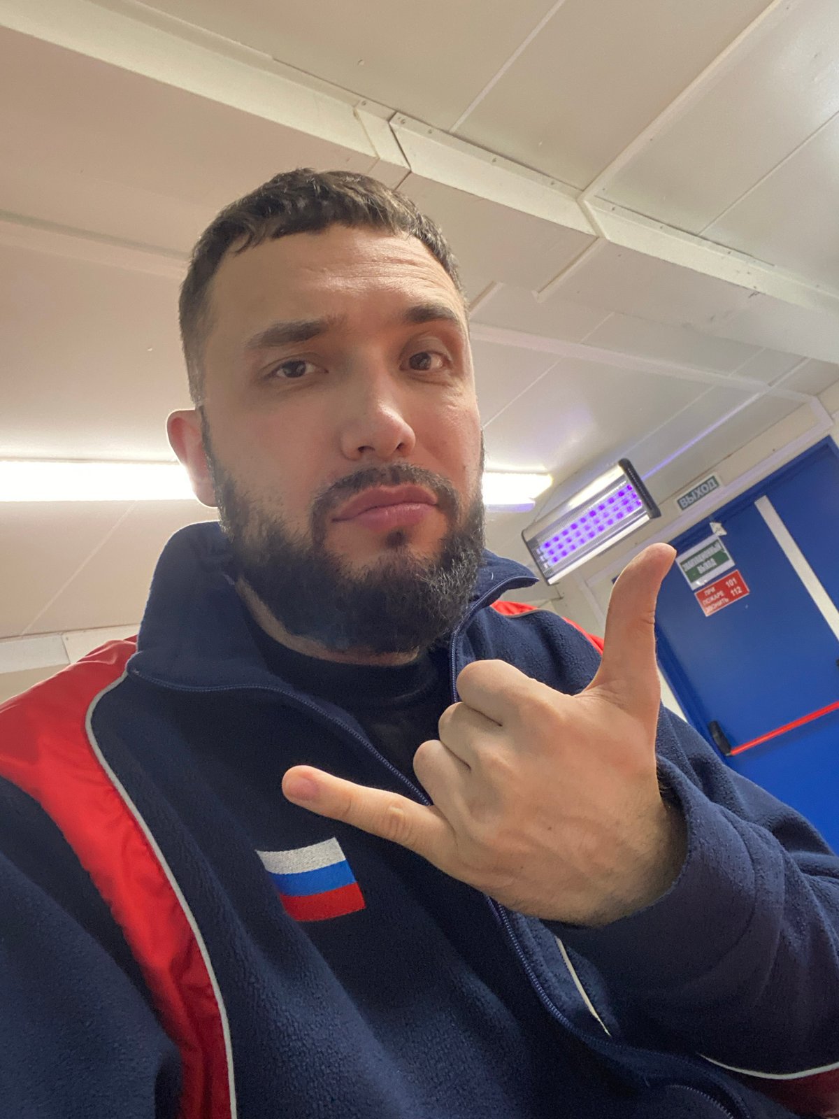 Russian worker documented during meal break in Luzhitsy