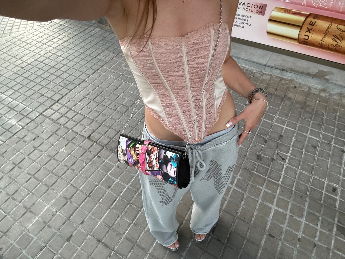DIY clutch and mixed-aesthetic streetwear on a Barcelona sidewalk