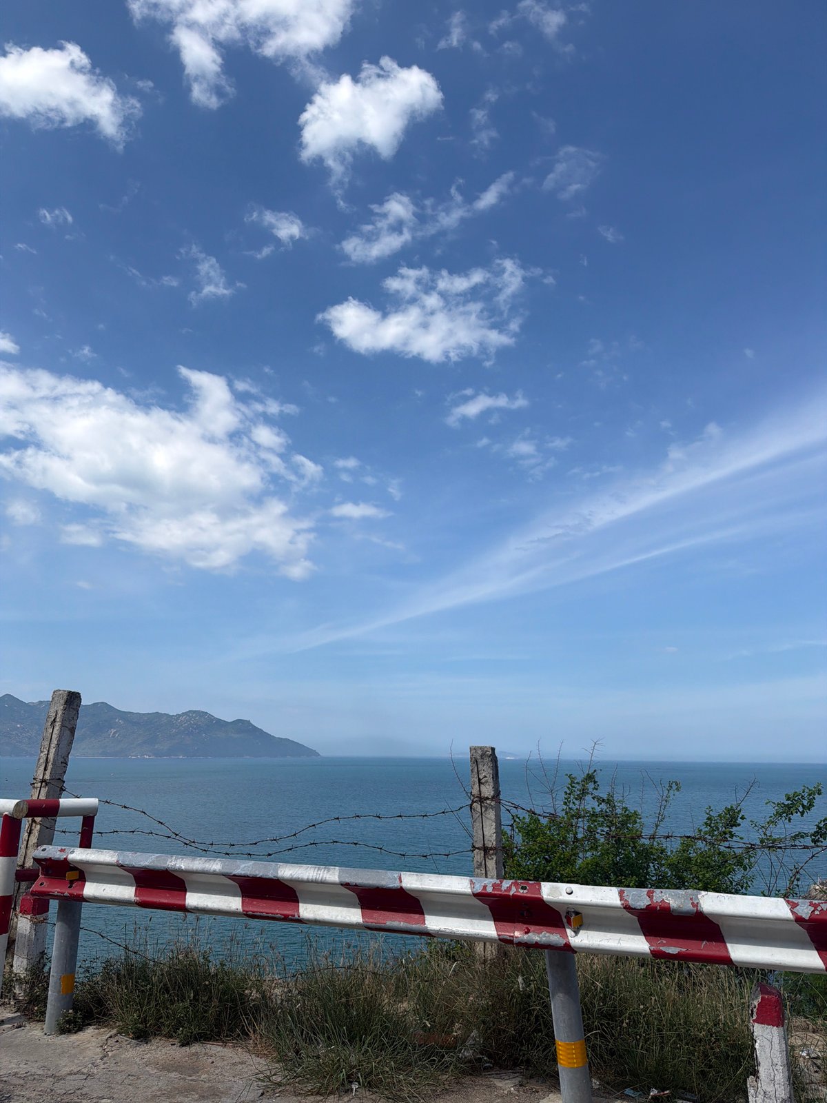 Morning coastal road scenes documented in Nha Trang, Vietnam