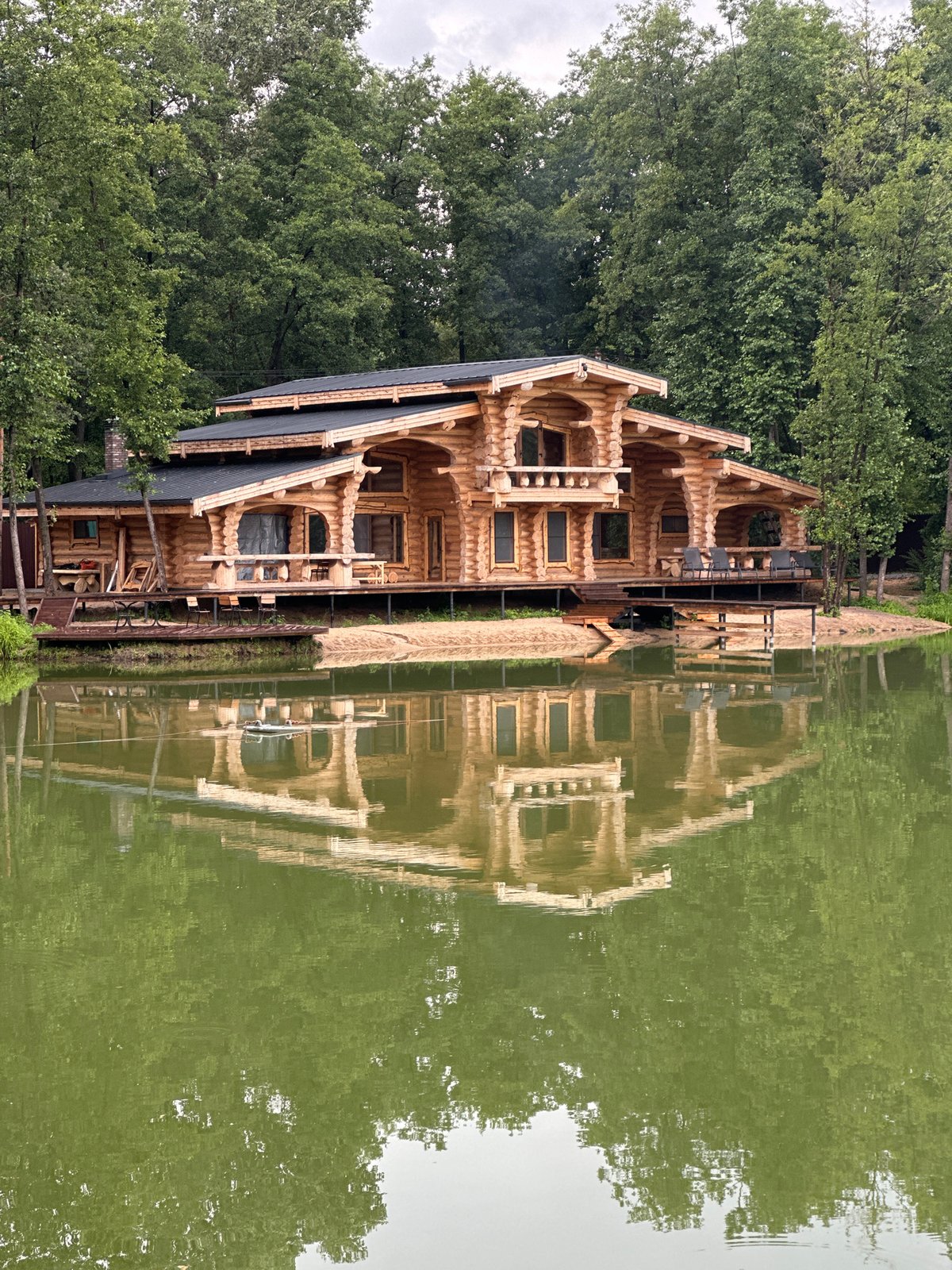 Log cabin, pier, and paddleboards at a Lipetsk lakeside retreat