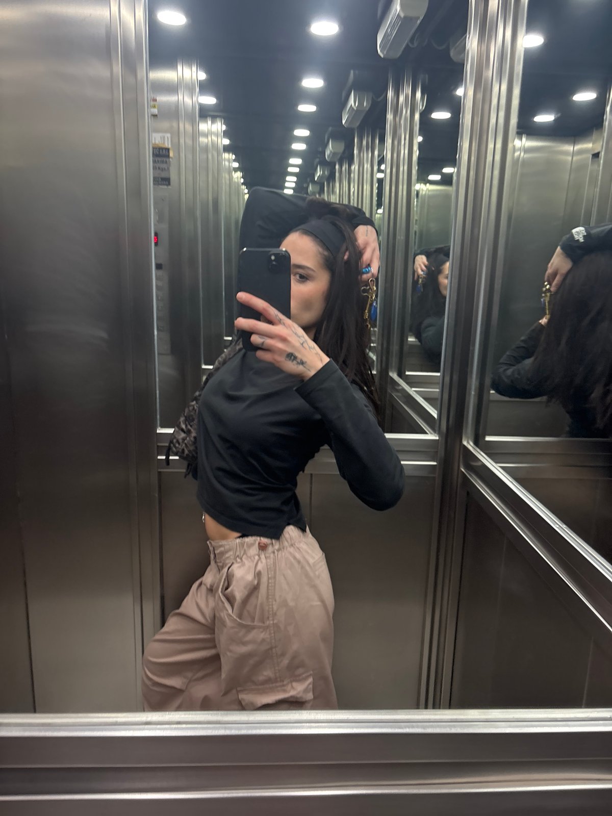 Woman takes elevator selfie in Buenos Aires
