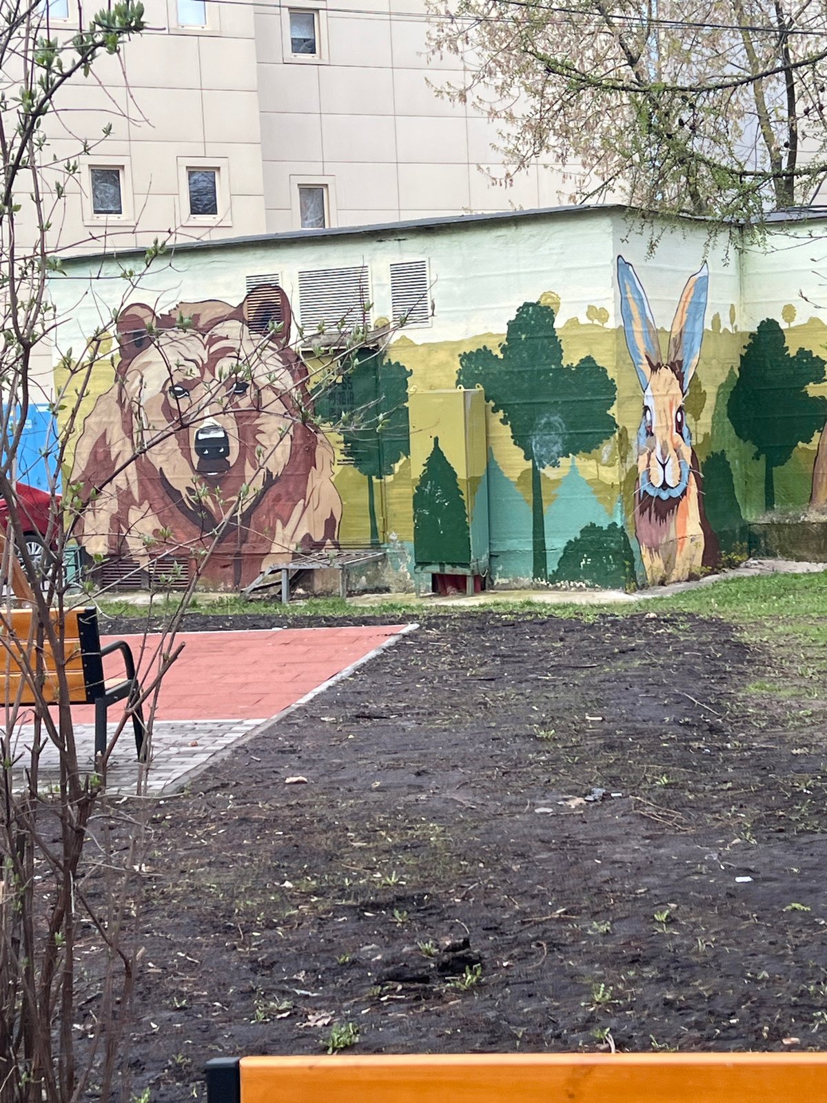 Afternoon street life documented across Mytishchi, Russia