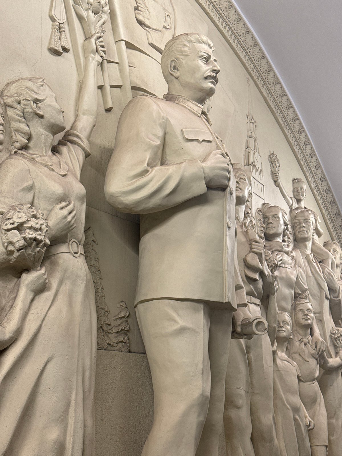 Moscow Metro visitor captures Soviet artwork, passengers during commute