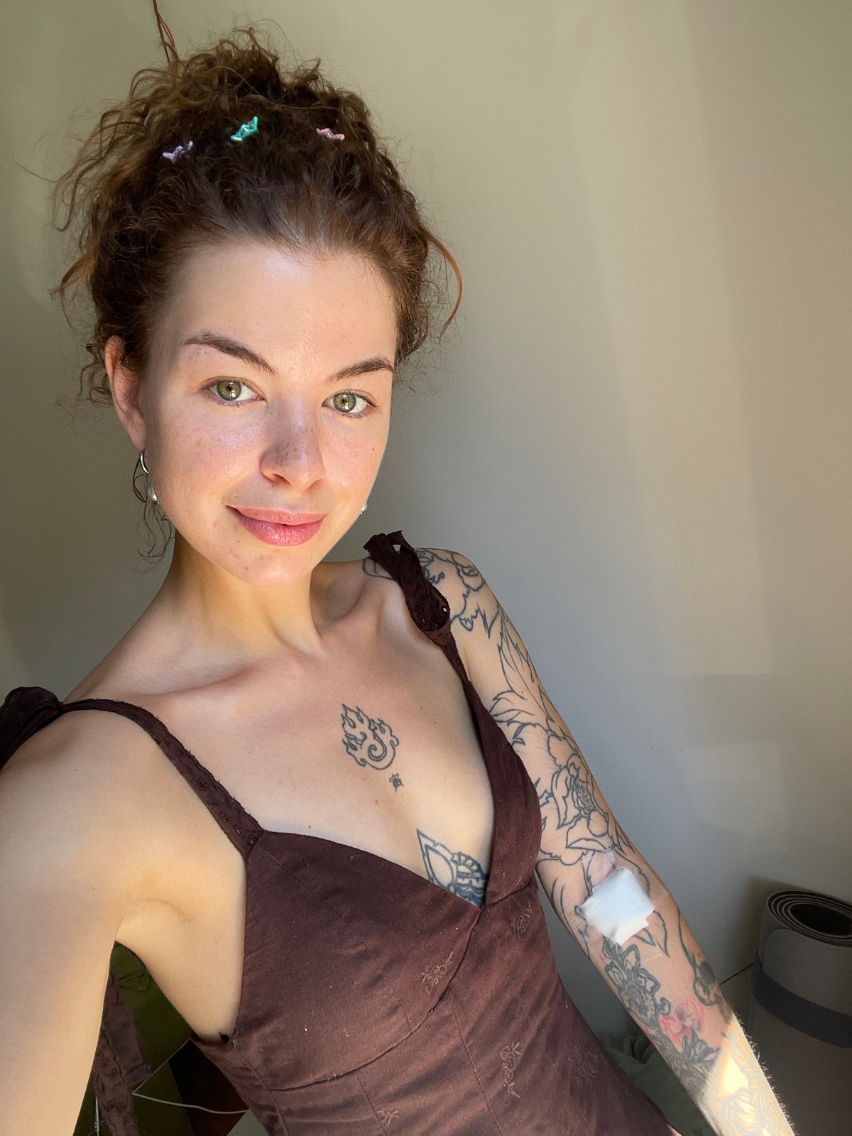 Gym morning in Boreti: workout floors and selfie portraits