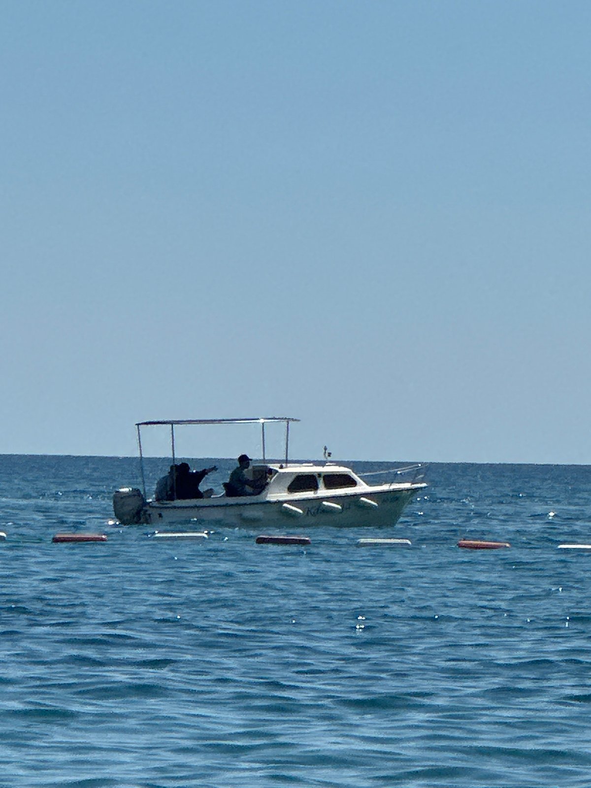 Summer day at Boreti beach: boats, crowds, and parasailing