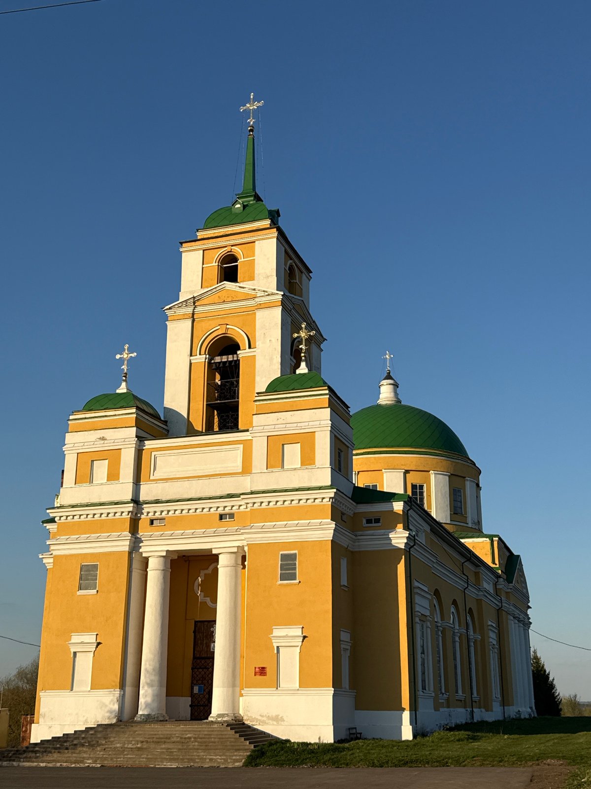Orthodox church documented from street and vehicle in Мазунино