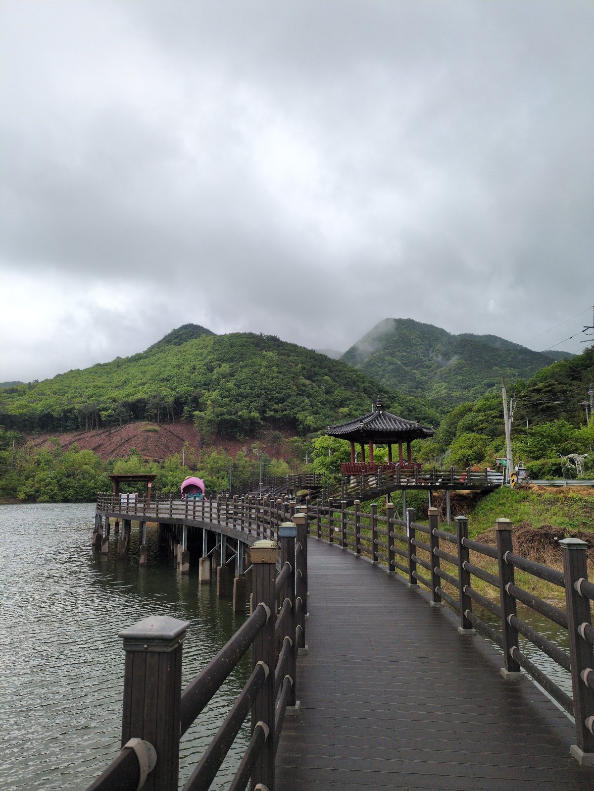 Morning lake visit documented in foggy Jangchan-ri, South Korea