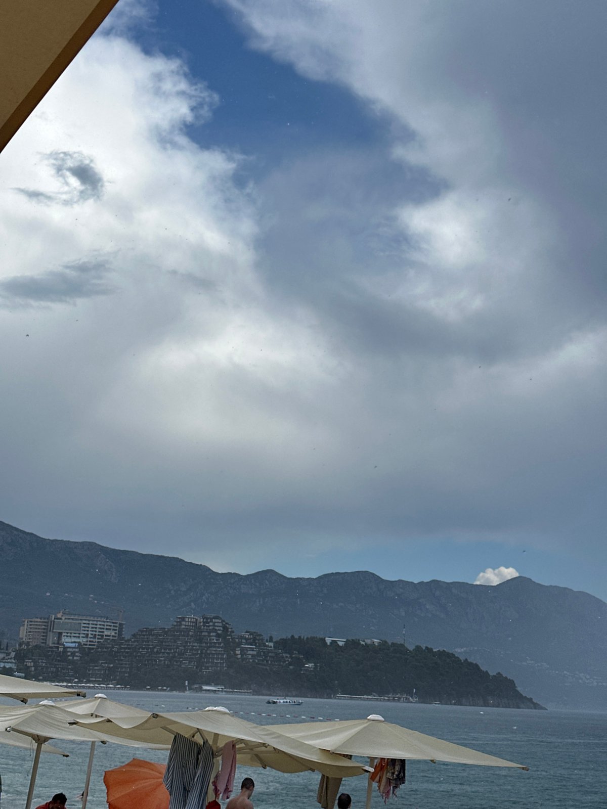Rain hits Budva beach, people keep swimming anyway