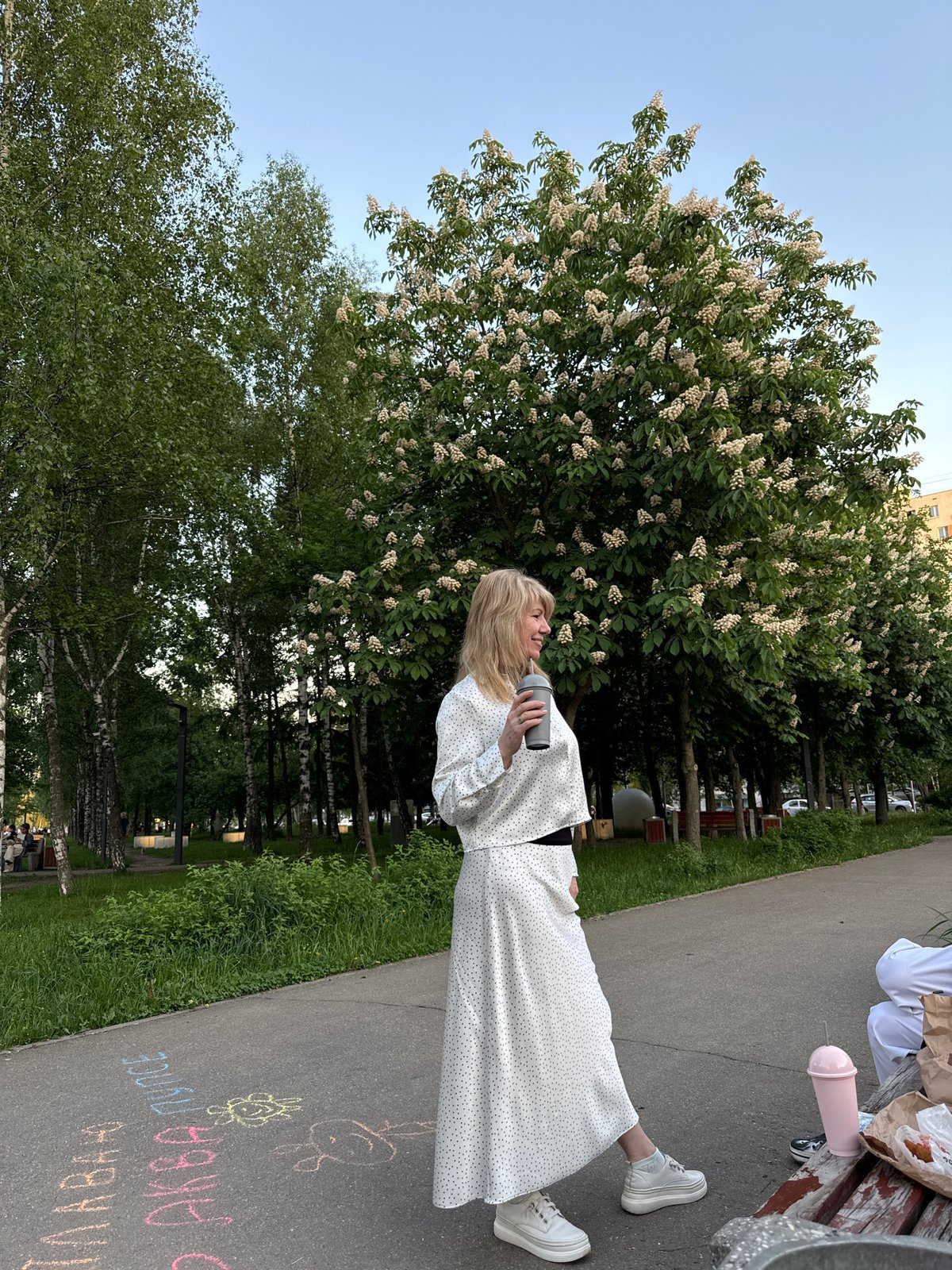 Spring afternoon leisure moments captured in blooming Moscow park
