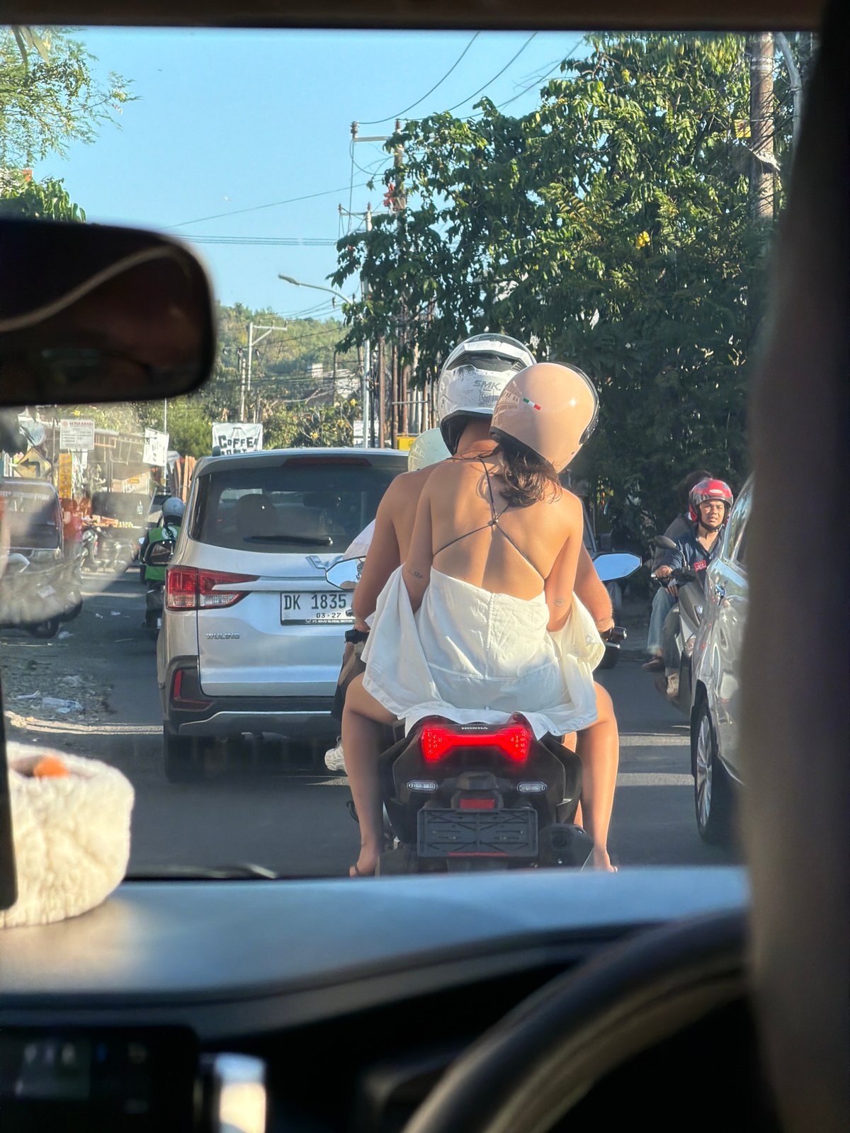 Morning street life along a Kuta Selatan neighborhood strip