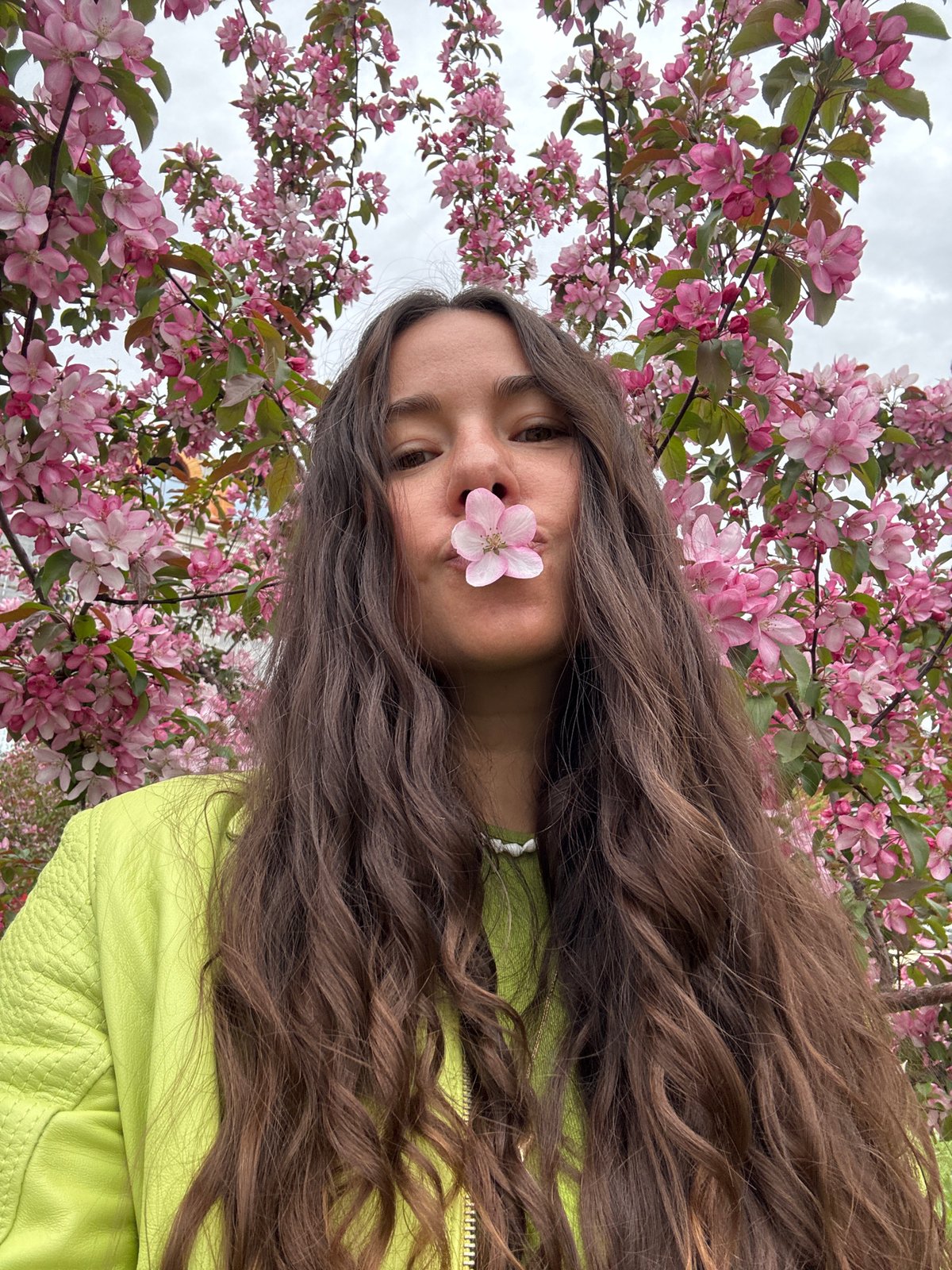 Spring blooms and casual moments documented in Kazan