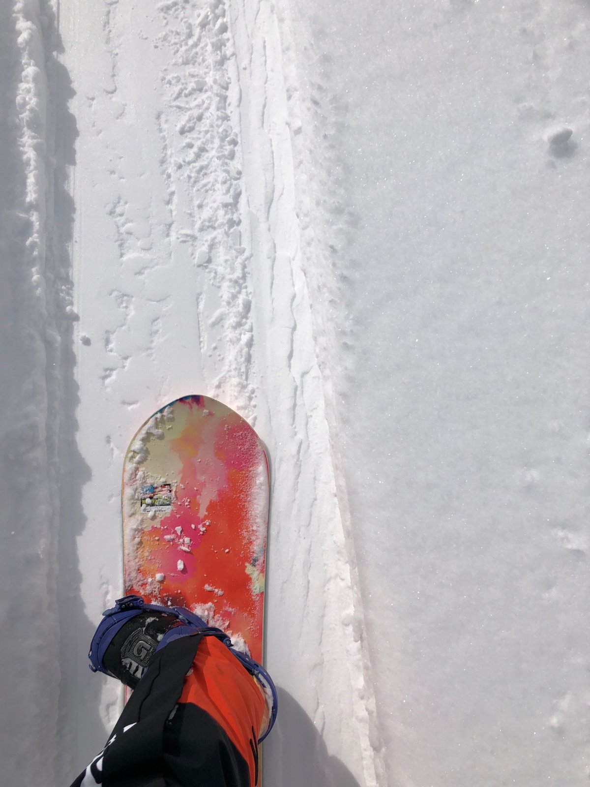 Snowboarder spotted on snowy Russian slopes with fresh tracks