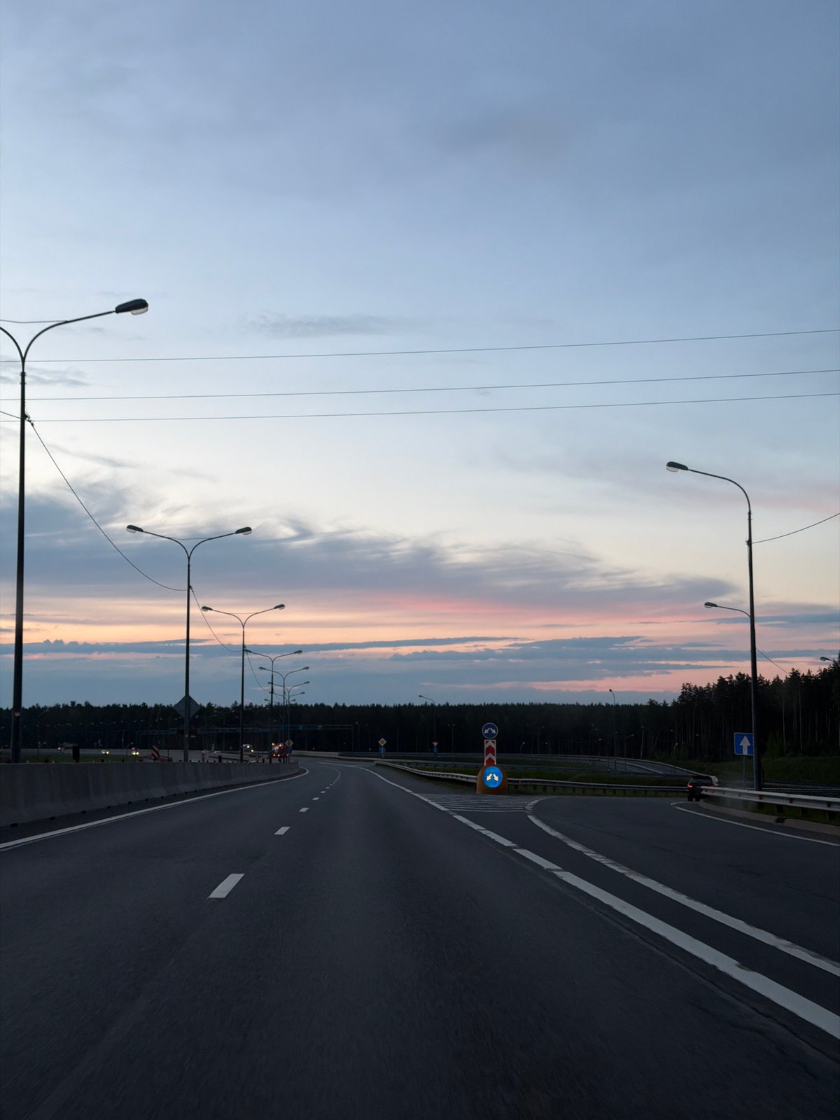 Evening highway scenes documented in Steklyannyi, Russia