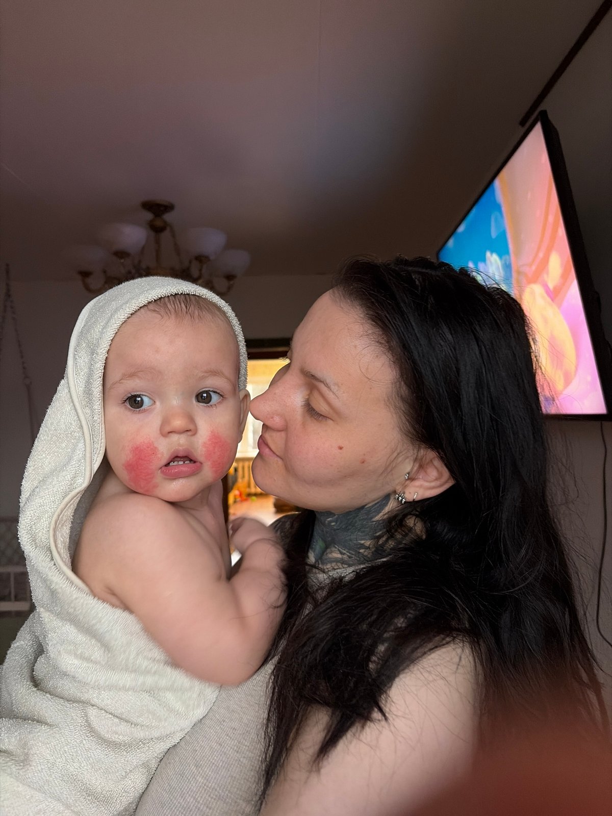 Quiet family moments captured across Chaikovsky households early morning