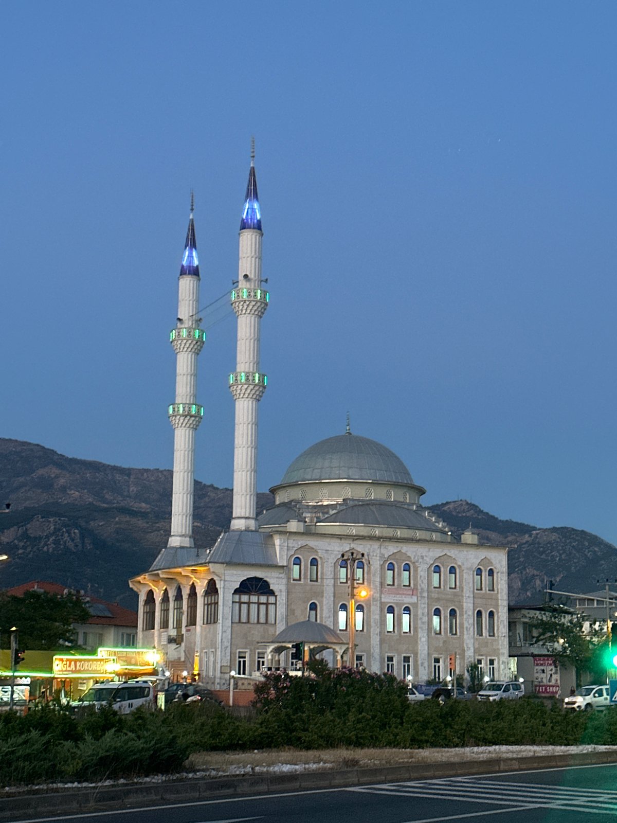 Evening life captured across Köyceğiz, Turkey in 21-minute span
