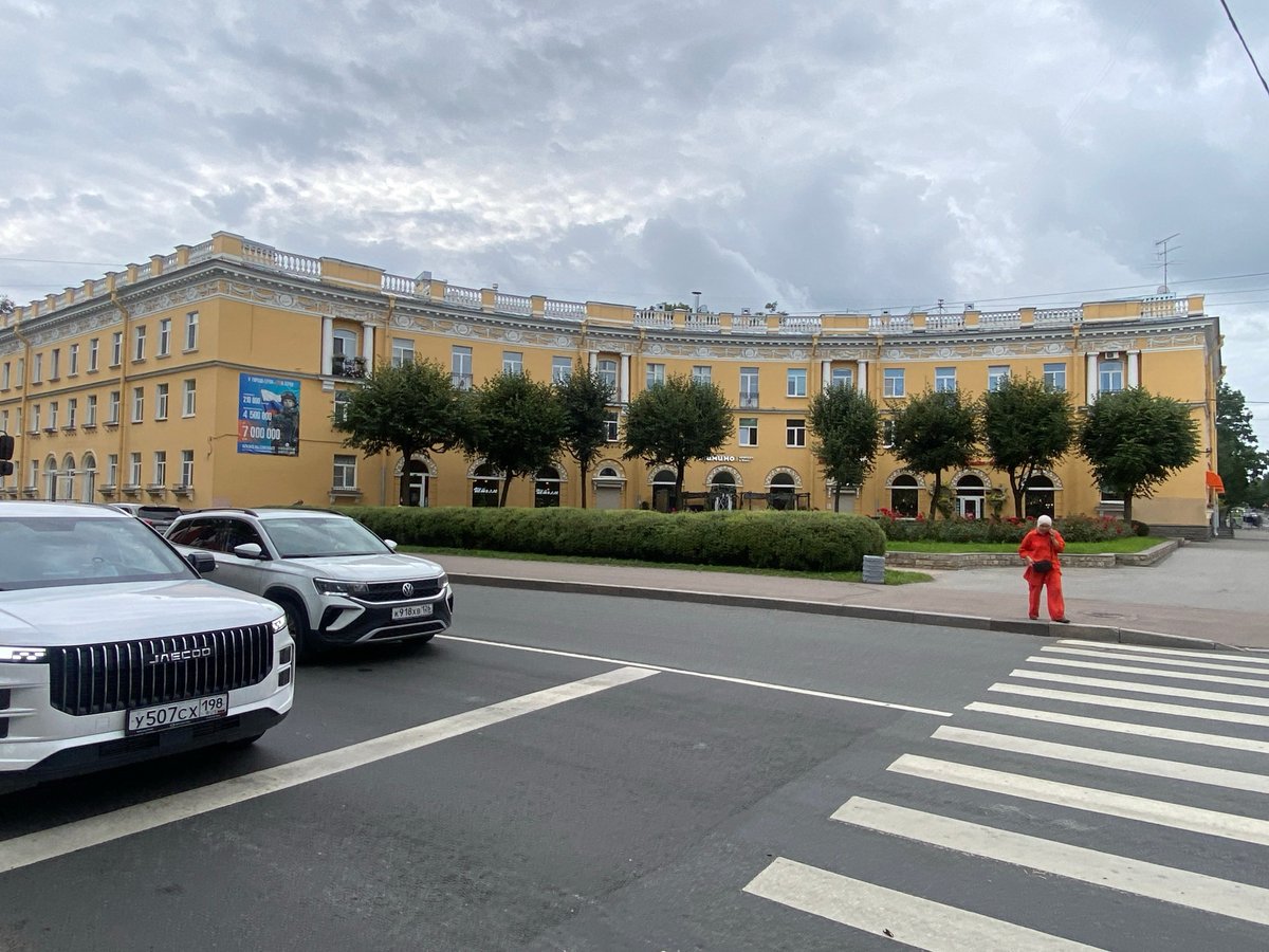 Quiet morning around Mimino restaurant in Pushkin, Russia