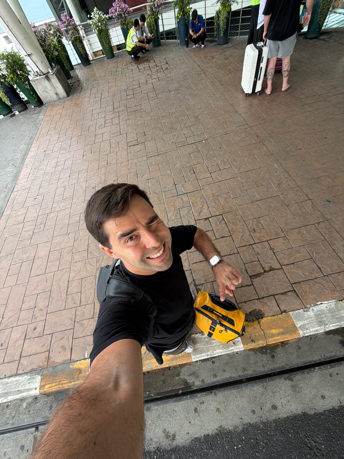 Man takes early morning selfie with luggage in Sakhu