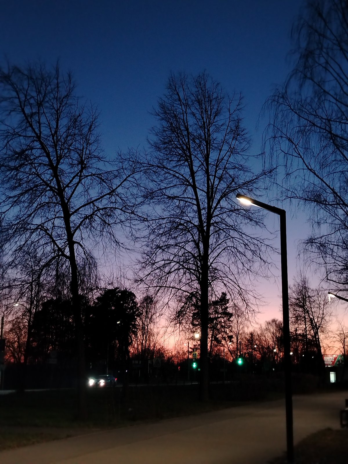 Twilight scenes and citrus cocktails captured in Chaikovsky, Russia