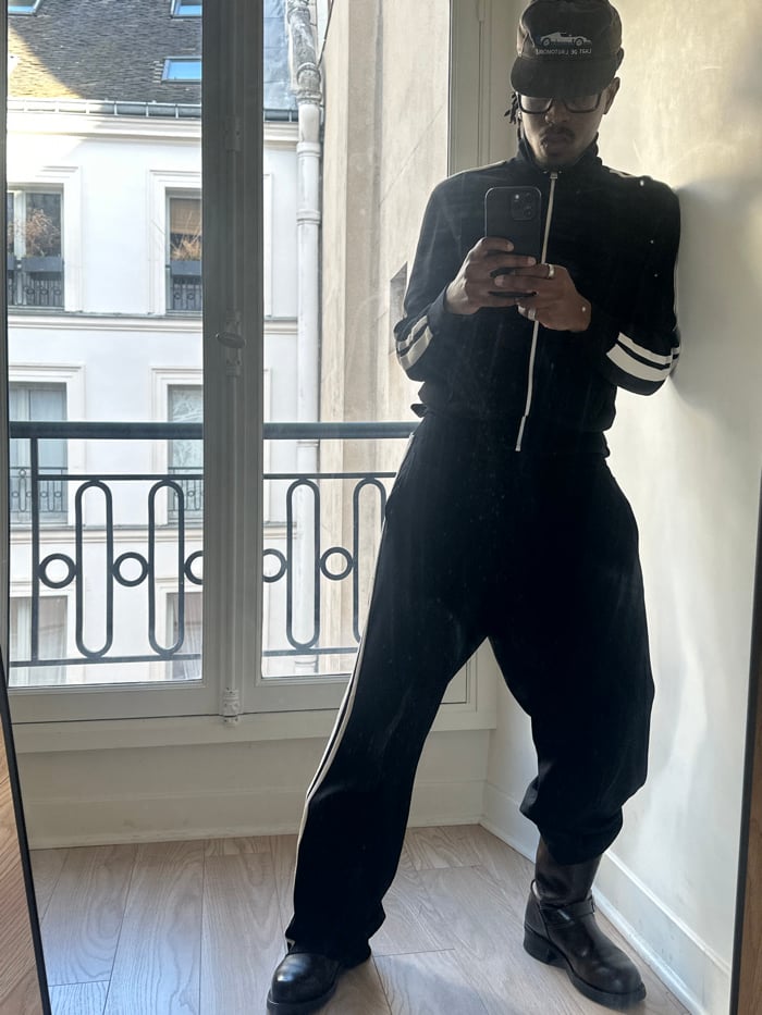 Tourist captures Champs-Élysées scenes and selfie during Paris visit