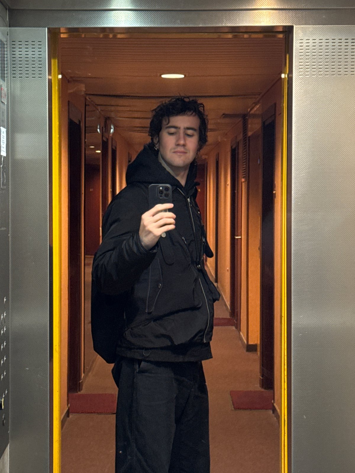 Man takes elevator selfie in Paris